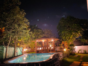 Felicity Stays- Trouvaille Villa